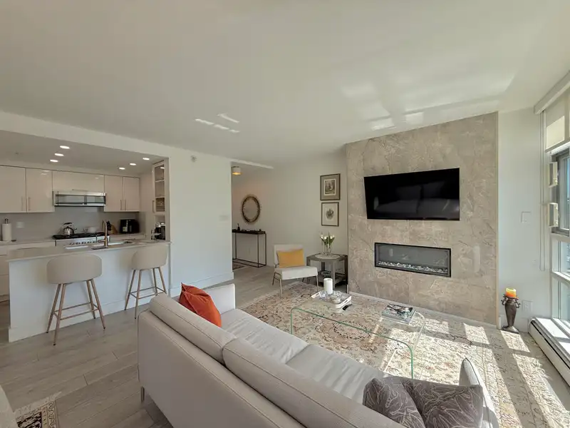 1008 198 AQUARIUS MEWS - photo 2 of 40