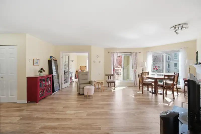 212 7437 MOFFATT ROAD - photo 2 of 38