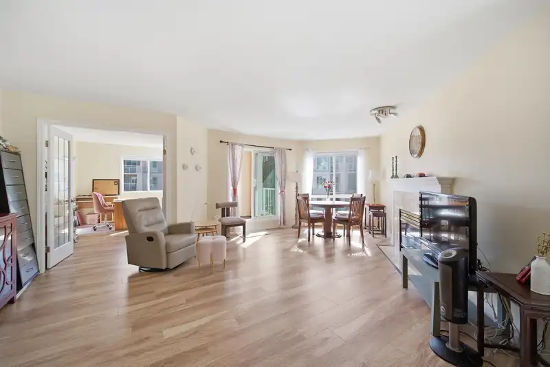 212 7437 MOFFATT ROAD - photo 3 of 38