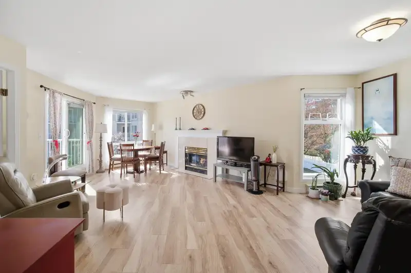 212 7437 MOFFATT ROAD - photo 4 of 38