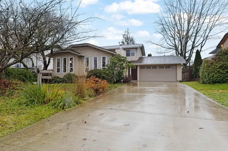 21244 95 AVENUE - photo 1 of 37