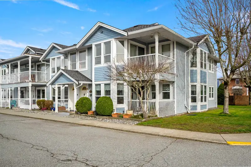 13 20554 118TH AVENUE - photo 1 of 34
