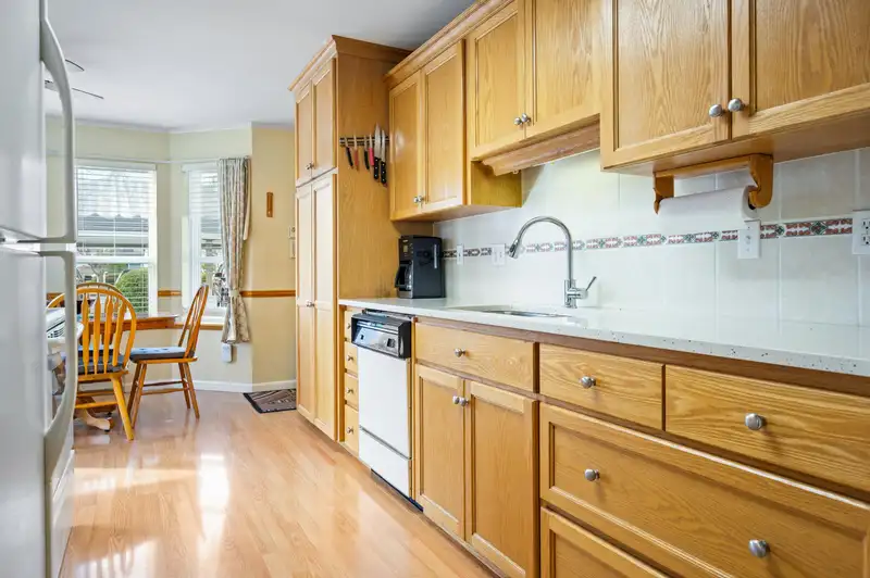 13 20554 118TH AVENUE - photo 2 of 34