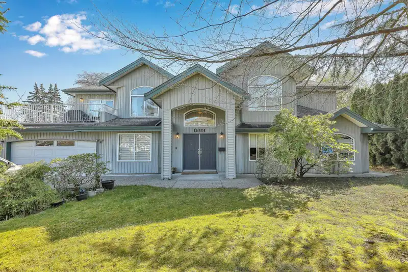 8546 164 STREET - photo 1 of 40