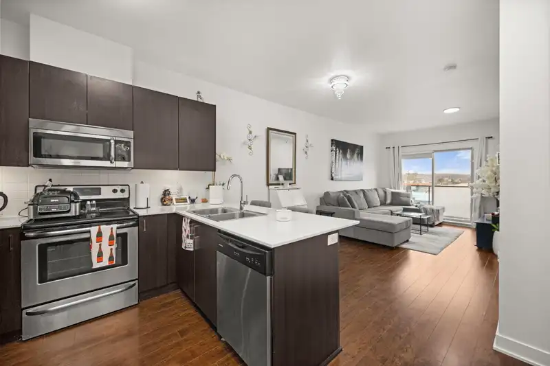 403 20460 DOUGLAS CRESCENT - photo 1 of 30