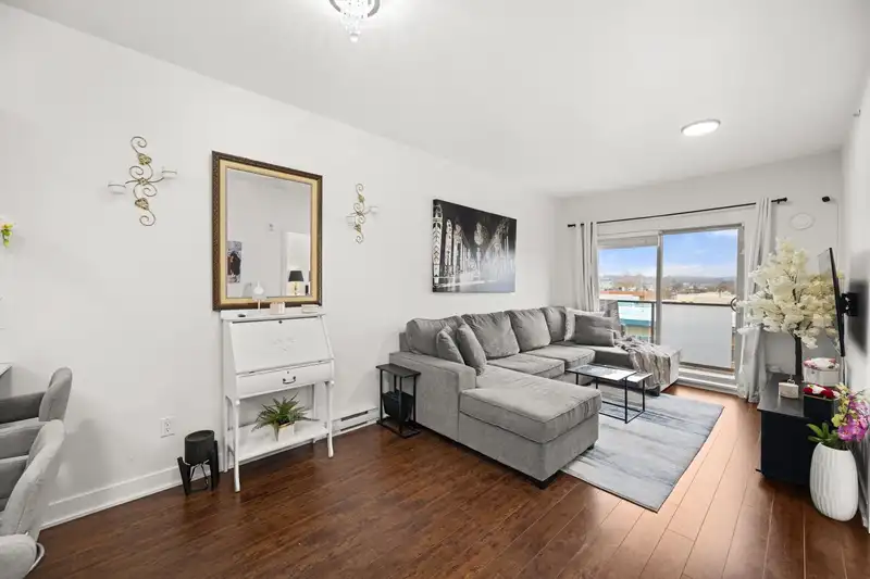 403 20460 DOUGLAS CRESCENT - photo 3 of 30