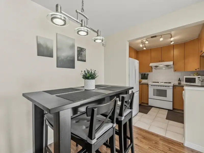 907 7080 ST. ALBANS ROAD - photo 4 of 25