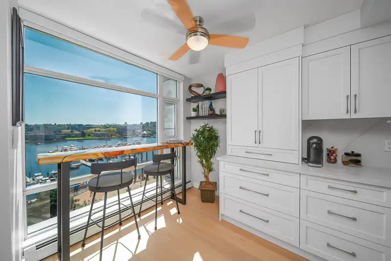 902 1199 MARINASIDE CRESCENT - photo 4 of 40