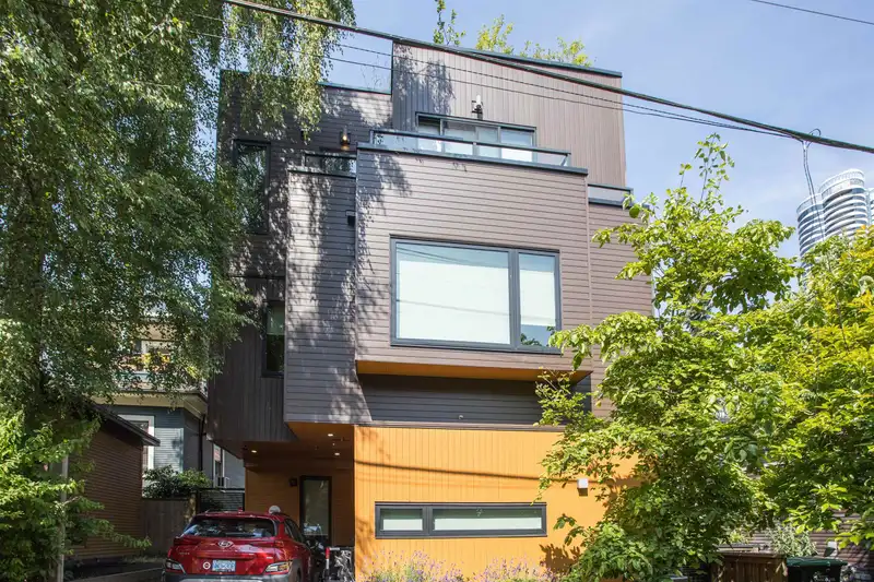 2 1152 COMOX STREET - photo 3 of 36