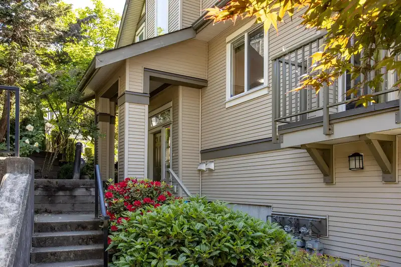 120 9133 GOVERNMENT STREET - photo 2 of 38