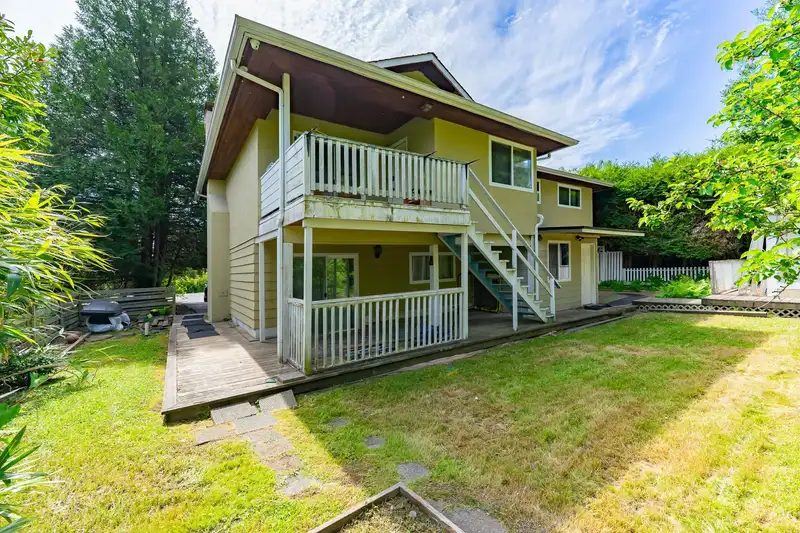 5313 10 AVENUE - photo 3 of 33