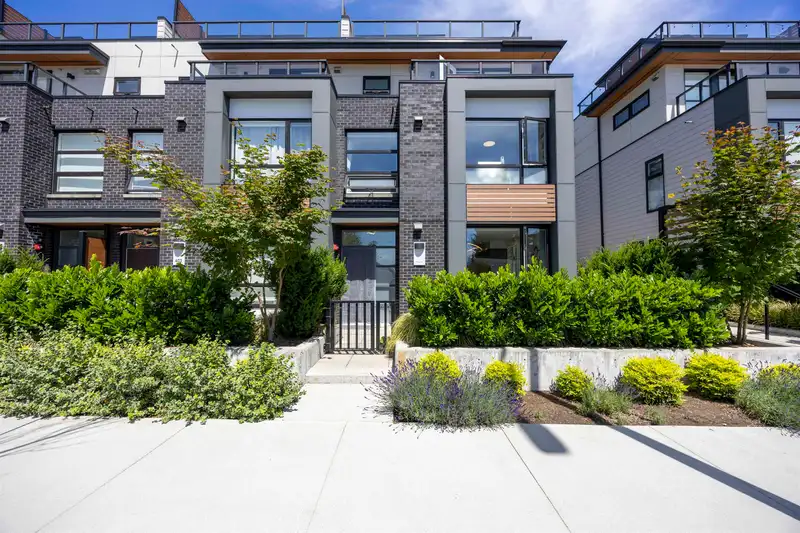 404 6085 IRMIN STREET - photo 1 of 34