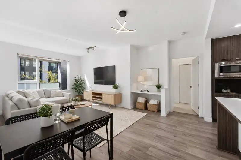 209 9250 UNIVERSITY HIGH STREET - photo 4 of 30