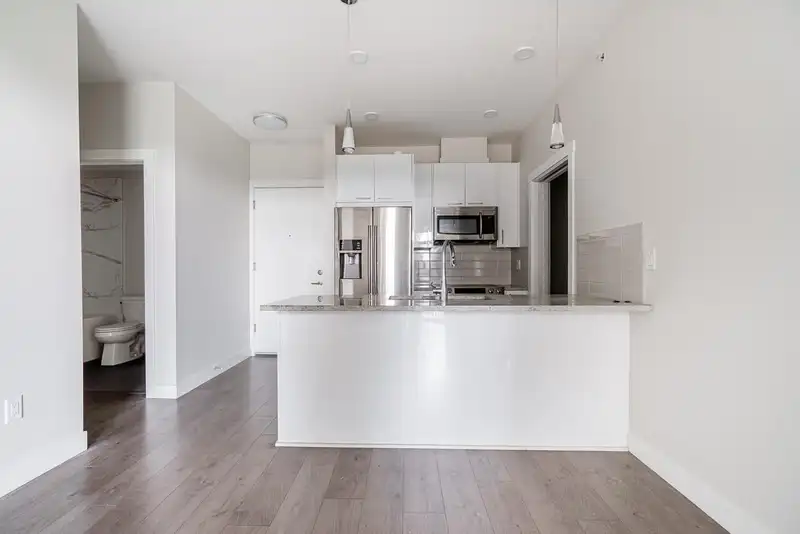507 20696 EASTLEIGH CRESCENT - photo 1 of 28