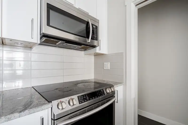 507 20696 EASTLEIGH CRESCENT - photo 2 of 28