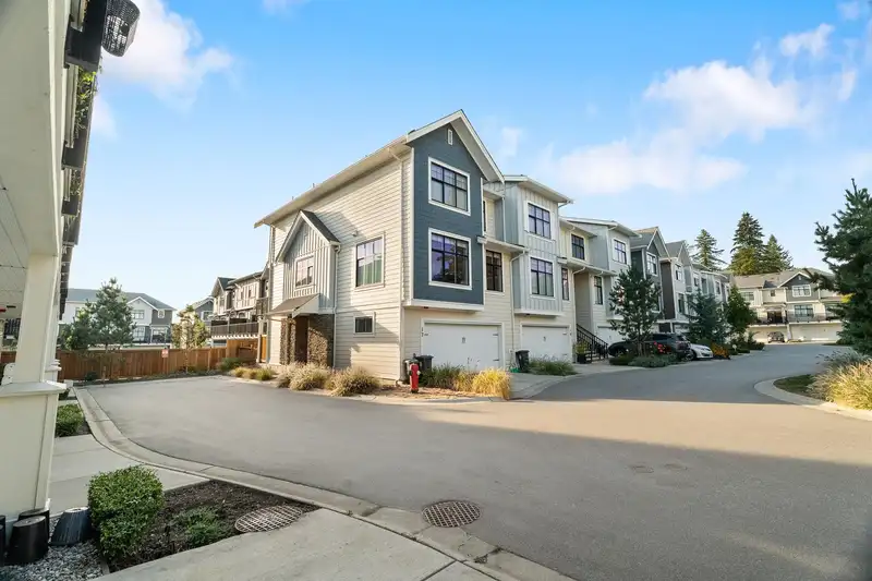 17 20327 72B AVENUE - photo 3 of 40