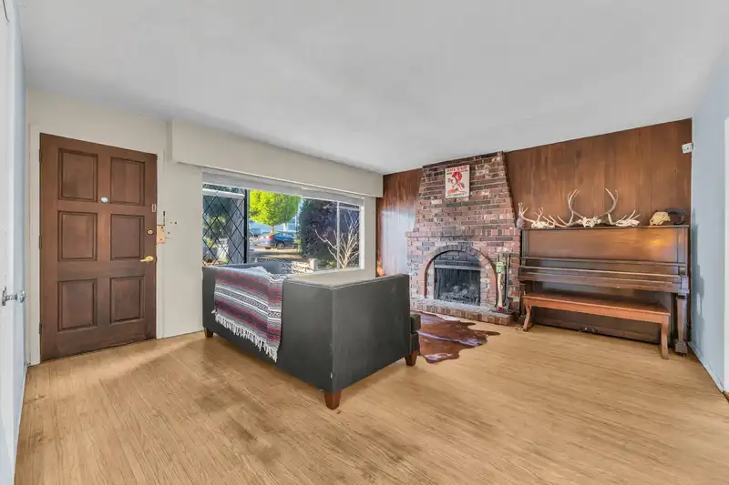 1144 ROCHESTER AVENUE - photo 2 of 29