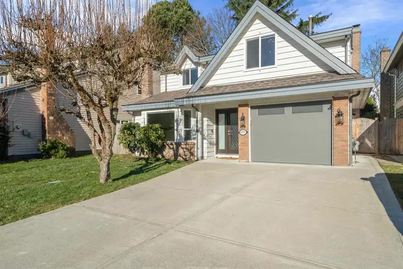 4391 TIFFIN CRESCENT - photo 2 of 31