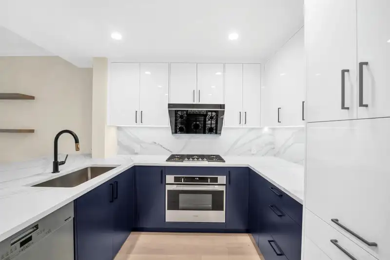 6018 CHANCELLOR MEWS - photo 2 of 38