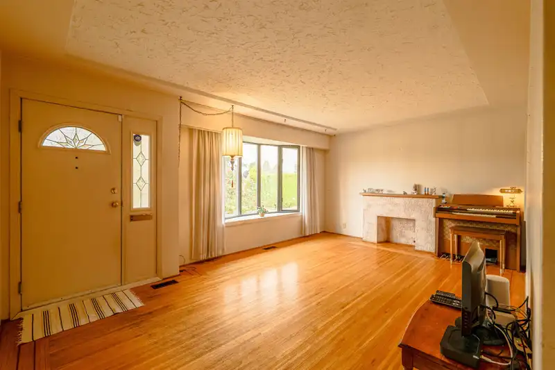 4638 ROYAL OAK AVENUE - photo 4 of 38