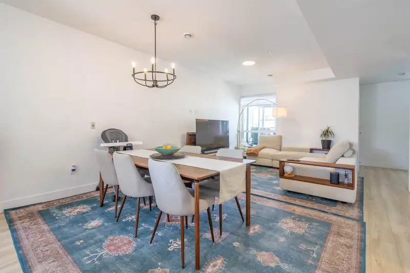 31 18855 72 AVENUE - photo 2 of 38