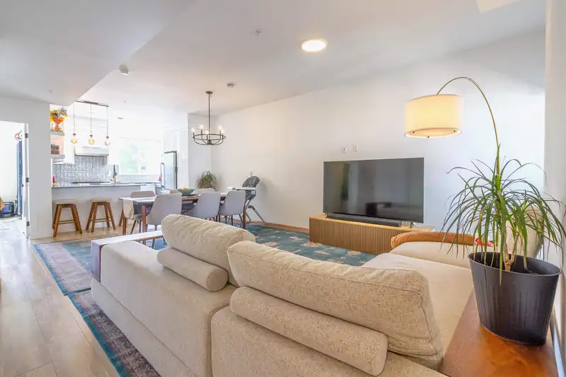 31 18855 72 AVENUE - photo 3 of 38