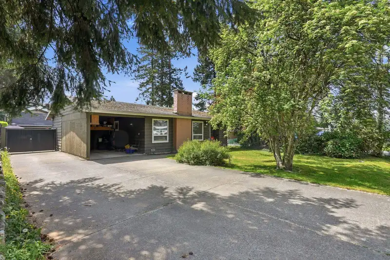 11470 95 AVENUE - photo 1 of 36
