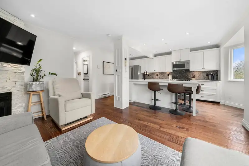 202 1106 W 11TH AVENUE - photo 2 of 31