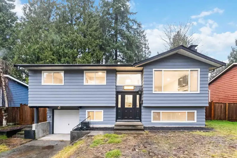 21101 119 AVENUE - photo 1 of 40