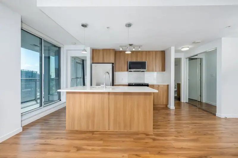 3305 13325 102A AVENUE - photo 1 of 24