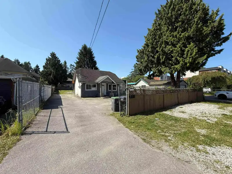 13370 96 AVENUE - photo 1 of 3