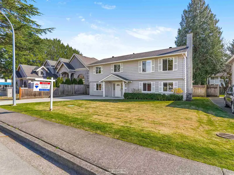 6431 NANIKA CRESCENT - photo 4 of 40