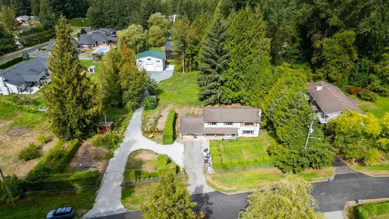 63 WAGONWHEEL CRESCENT - photo 1 of 15