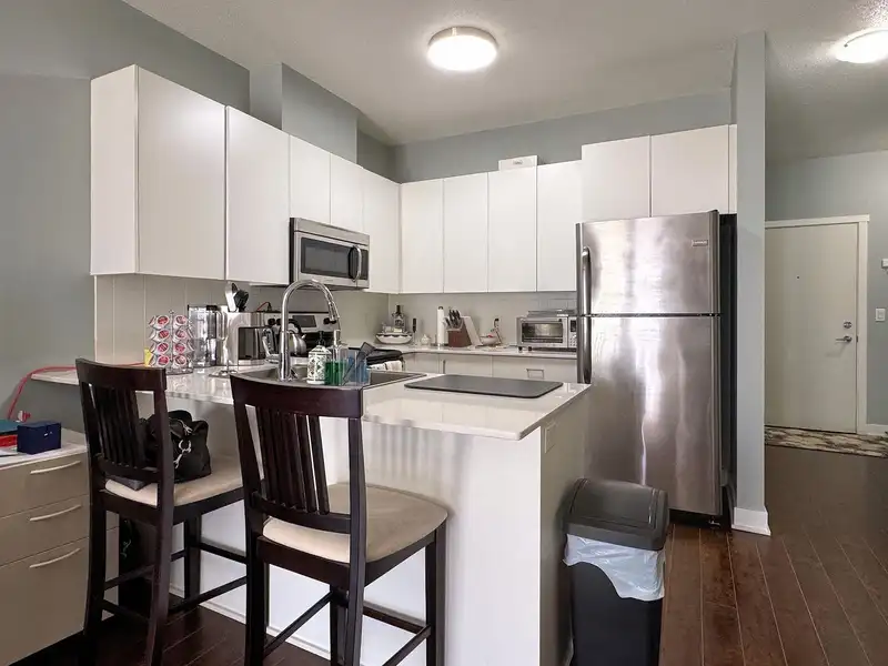 414 20460 DOUGLAS CRESCENT - photo 2 of 13