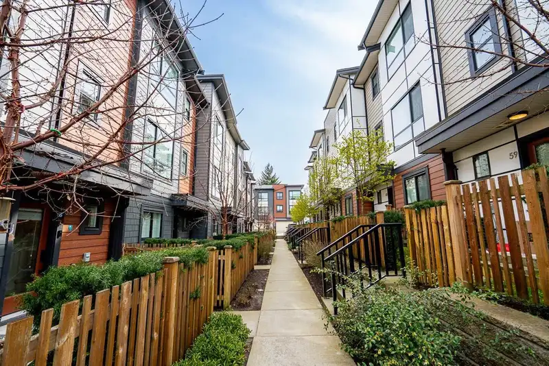 58 20150 81 AVENUE - photo 3 of 33