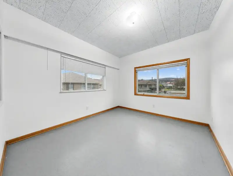 122 W 17TH AVENUE - photo 4 of 32