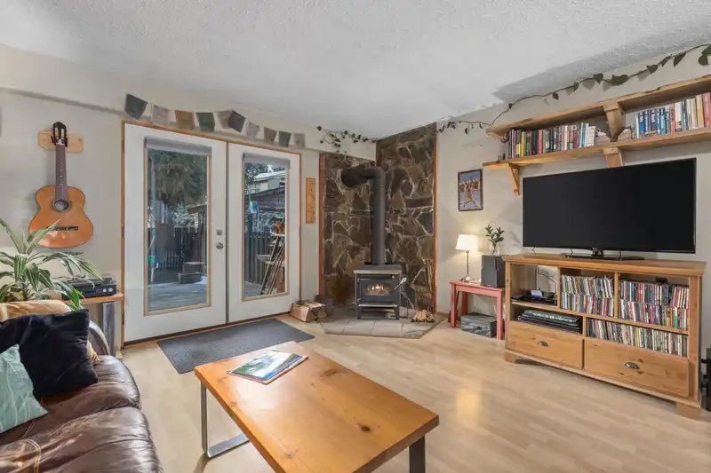 15 1470 LAUREL STREET - photo 3 of 31