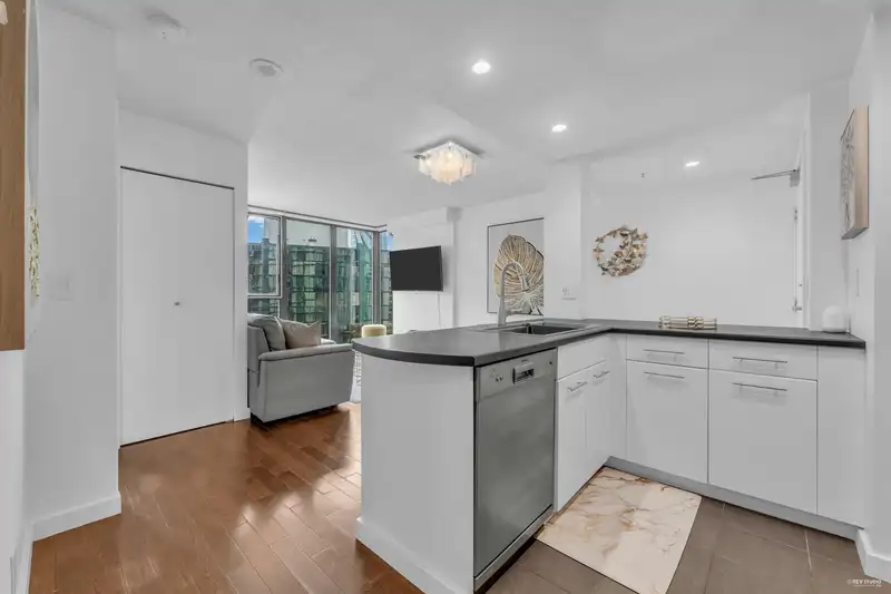 2106 1331 W GEORGIA STREET - photo 2 of 19