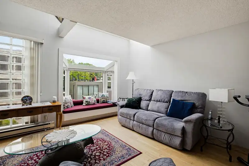 7 2485 CORNWALL AVENUE - photo 2 of 21