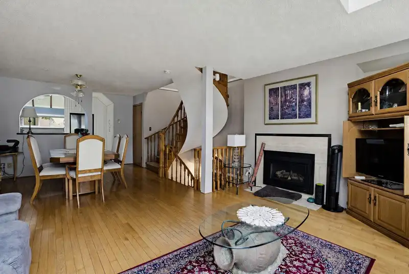7 2485 CORNWALL AVENUE - photo 3 of 21