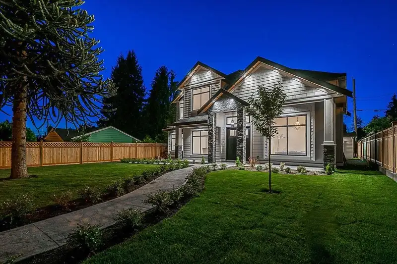 12881 104 AVENUE - photo 3 of 40