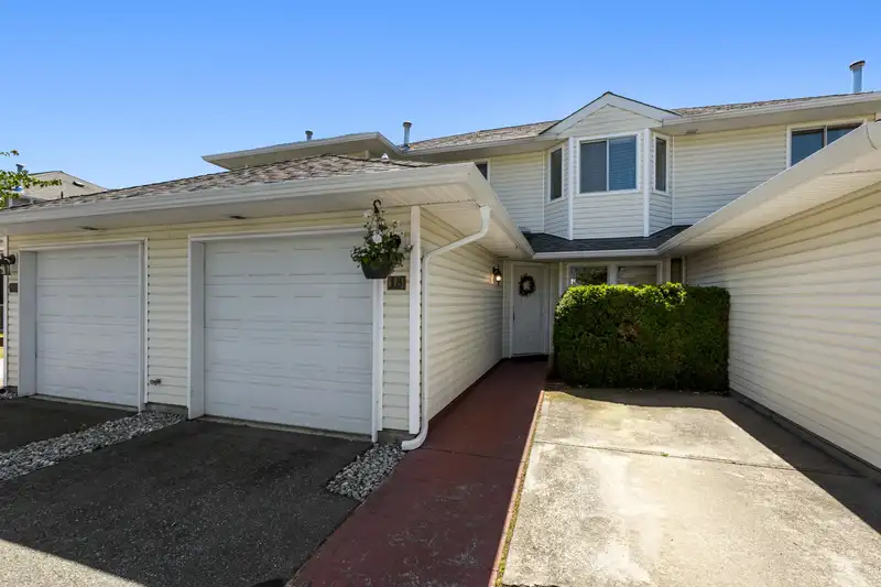 18 21928 48 AVENUE - photo 2 of 38