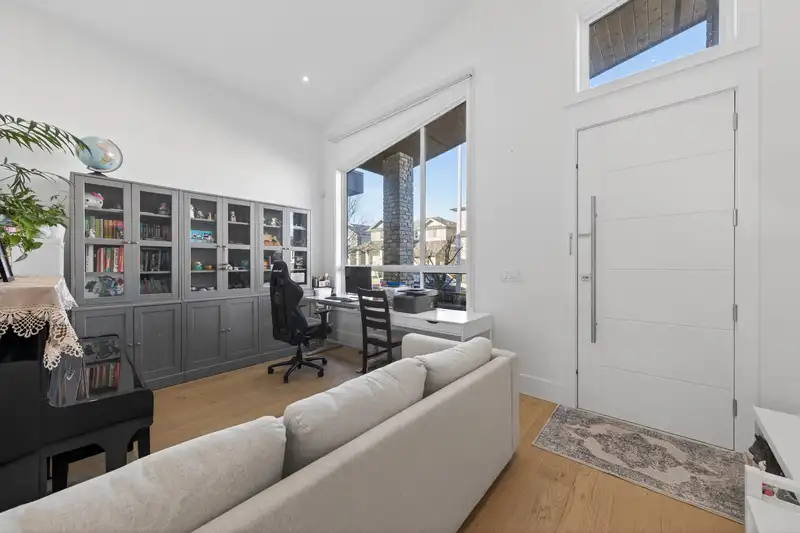 16764 18A AVENUE - photo 2 of 38