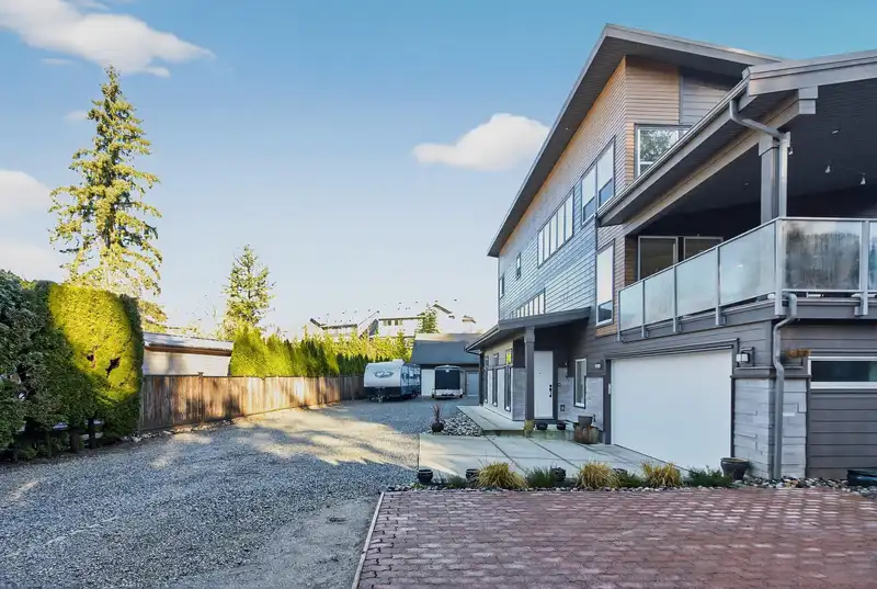 24025 FERN CRESCENT - photo 3 of 40