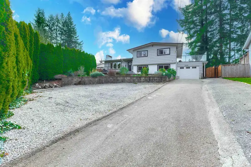 20290 GRADE CRESCENT - photo 2 of 40