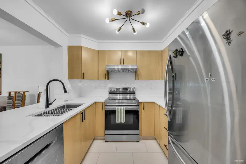 310 15220 GUILDFORD DRIVE - photo 3 of 30