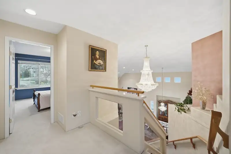 30 LINDEN COURT - photo 4 of 39