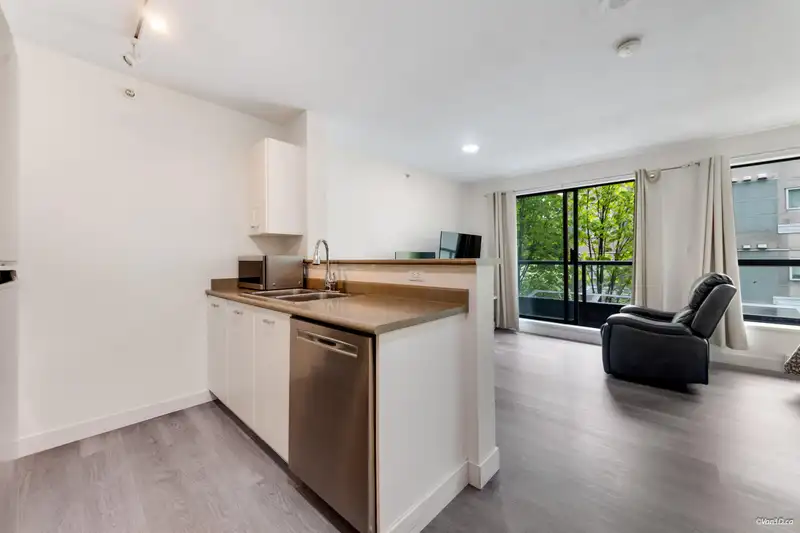 205 3438 VANNESS AVENUE - photo 3 of 27