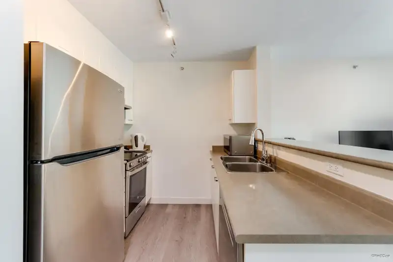 205 3438 VANNESS AVENUE - photo 4 of 27