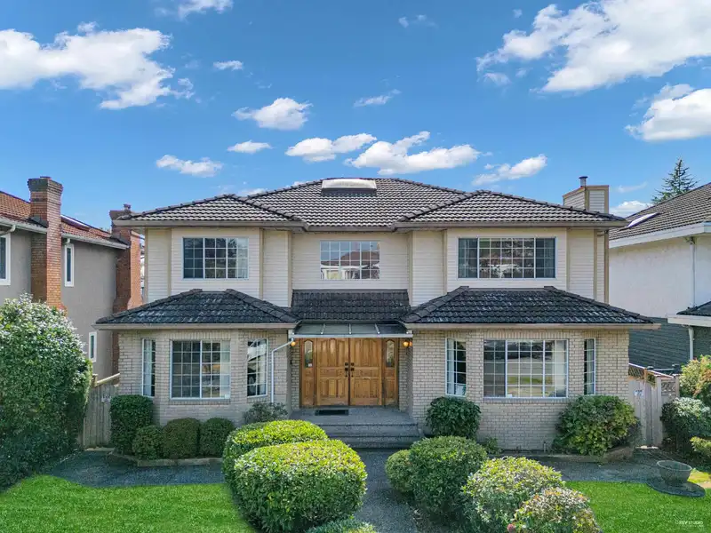 426 W 44TH AVENUE - photo 1 of 39